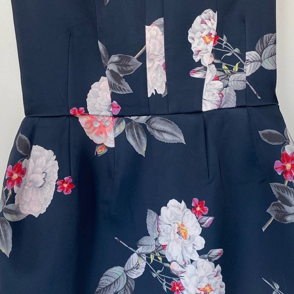 CAMEO DRESS. SIZE 2. BOUGHT AT FASHION BUNKER (AUS). LIGHTLY WORN. - Picture 3 of 3